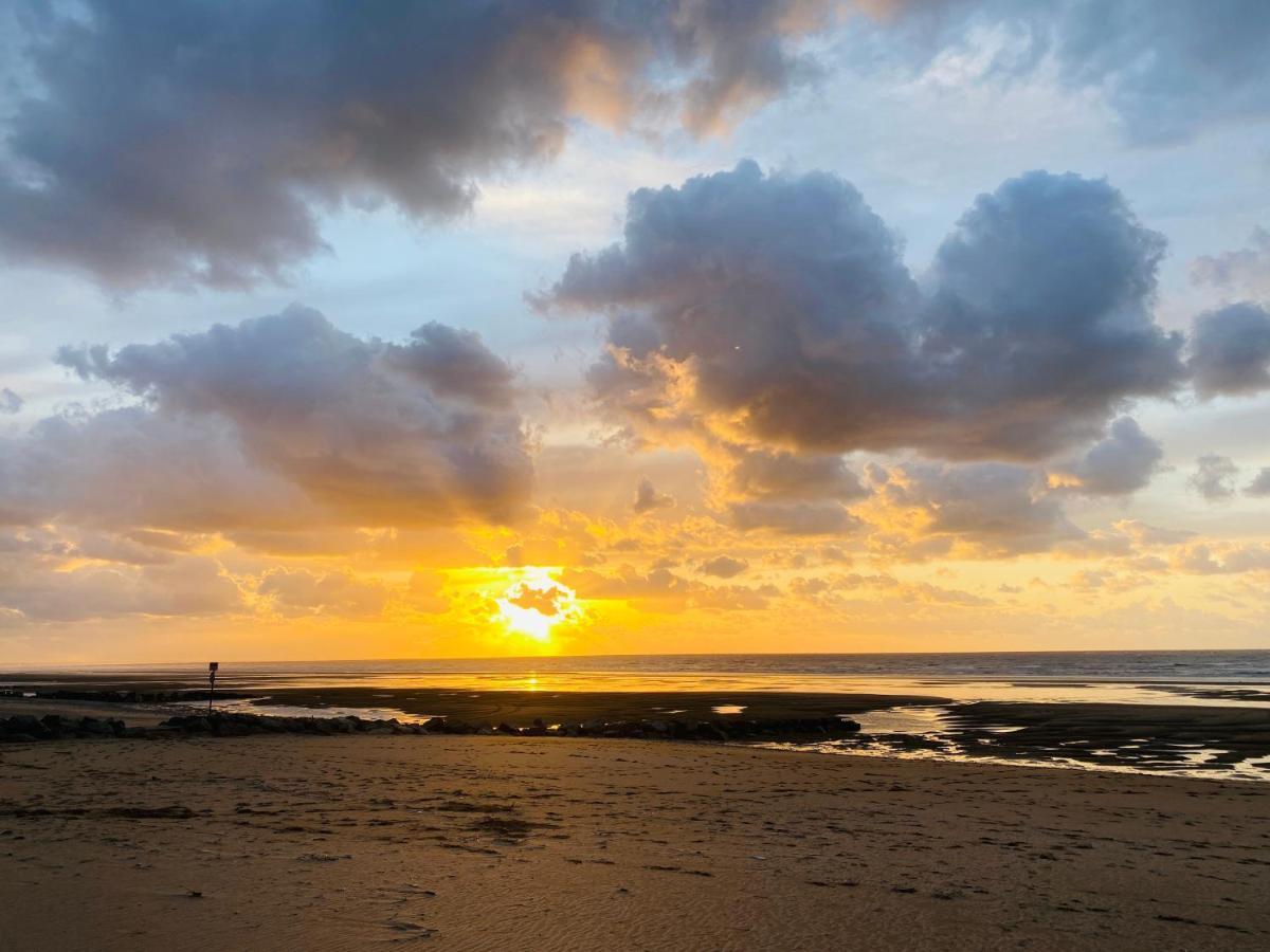 La Petite Marjolaine A 3Min A Pied De La Plage Lägenhet Merville-Franceville-Plage Exteriör bild